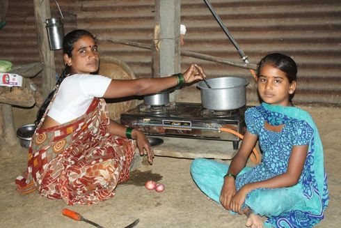 Unter anderem unterstützen wir das Projekt "Solarenergie für Bildung und Jobs in Tansania" sowie das Projekt "Biogas für ländliche Haushalte in Indien